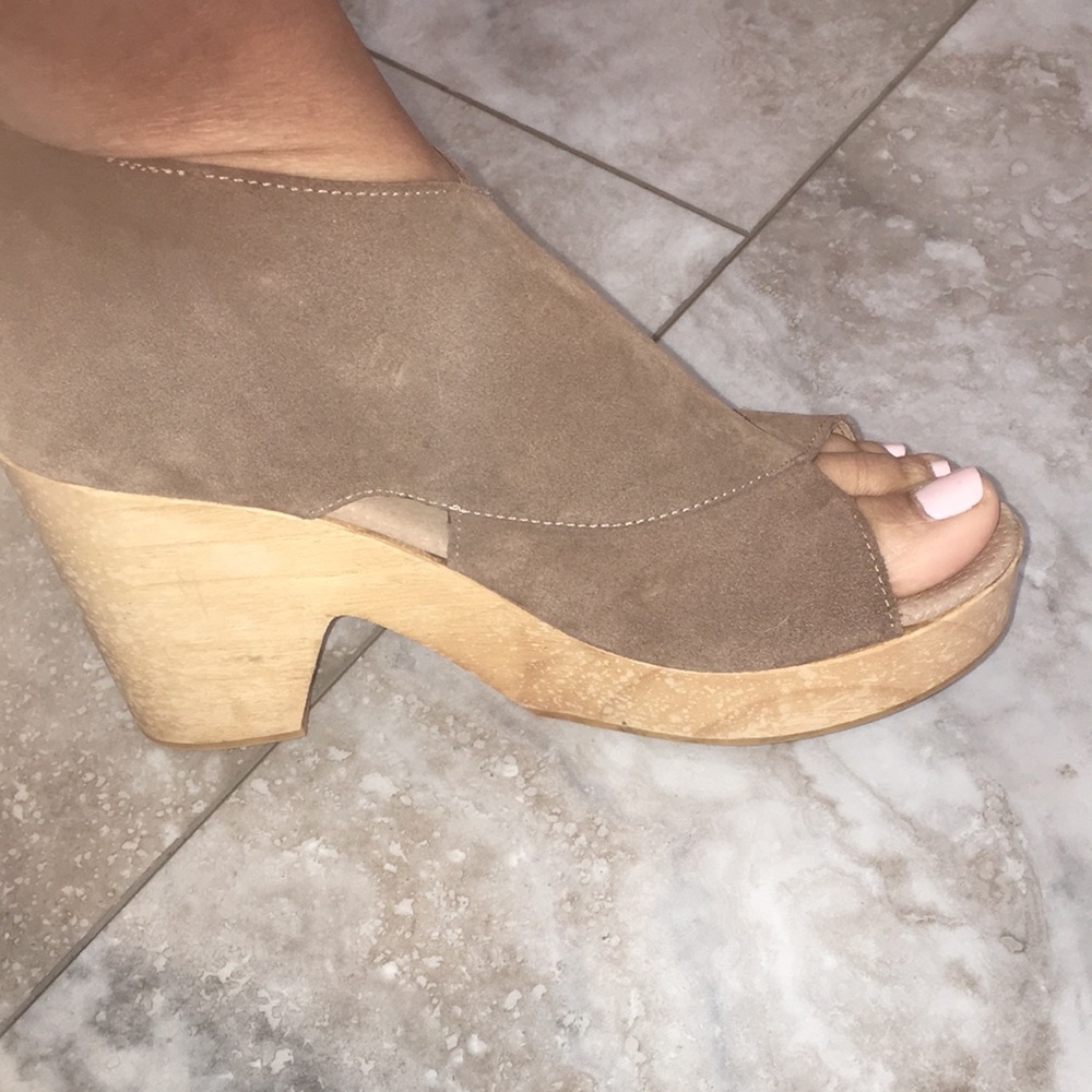FREE PEOPLE EUC TAN REAL SUEDE PEEP TOE WOODEN HEEL SHOES SIZE eu39